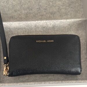 Michael Kors jet set travel wallet
